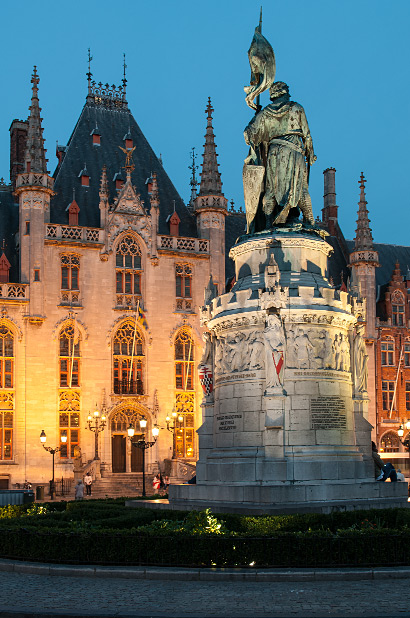 Brugge - Rathaus bei Nacht