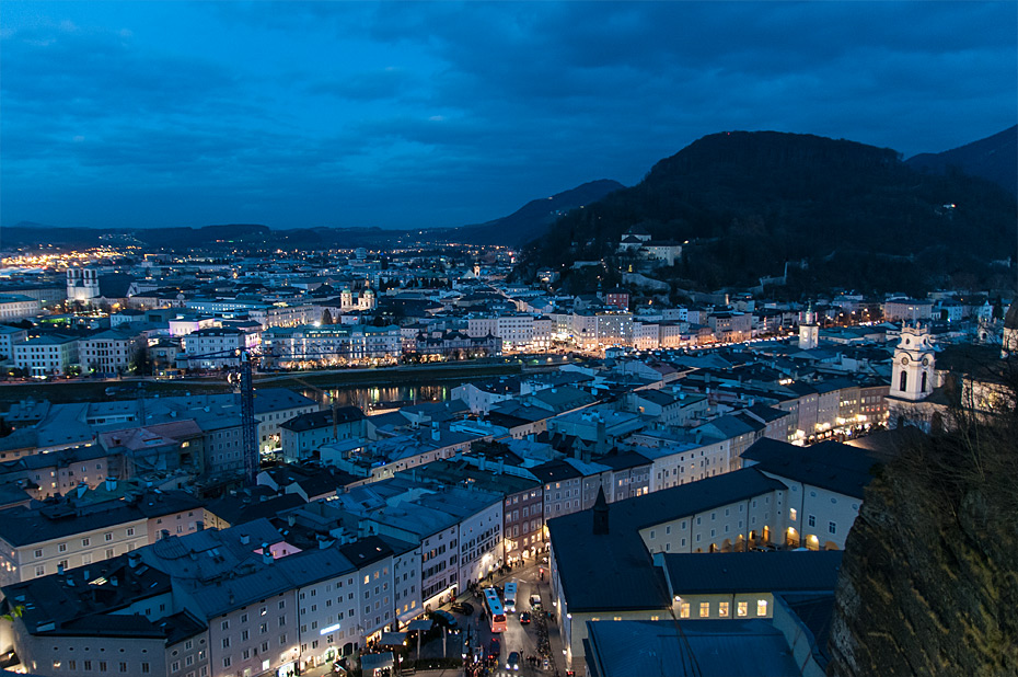 salzburg-altstadt-blaue-stunde