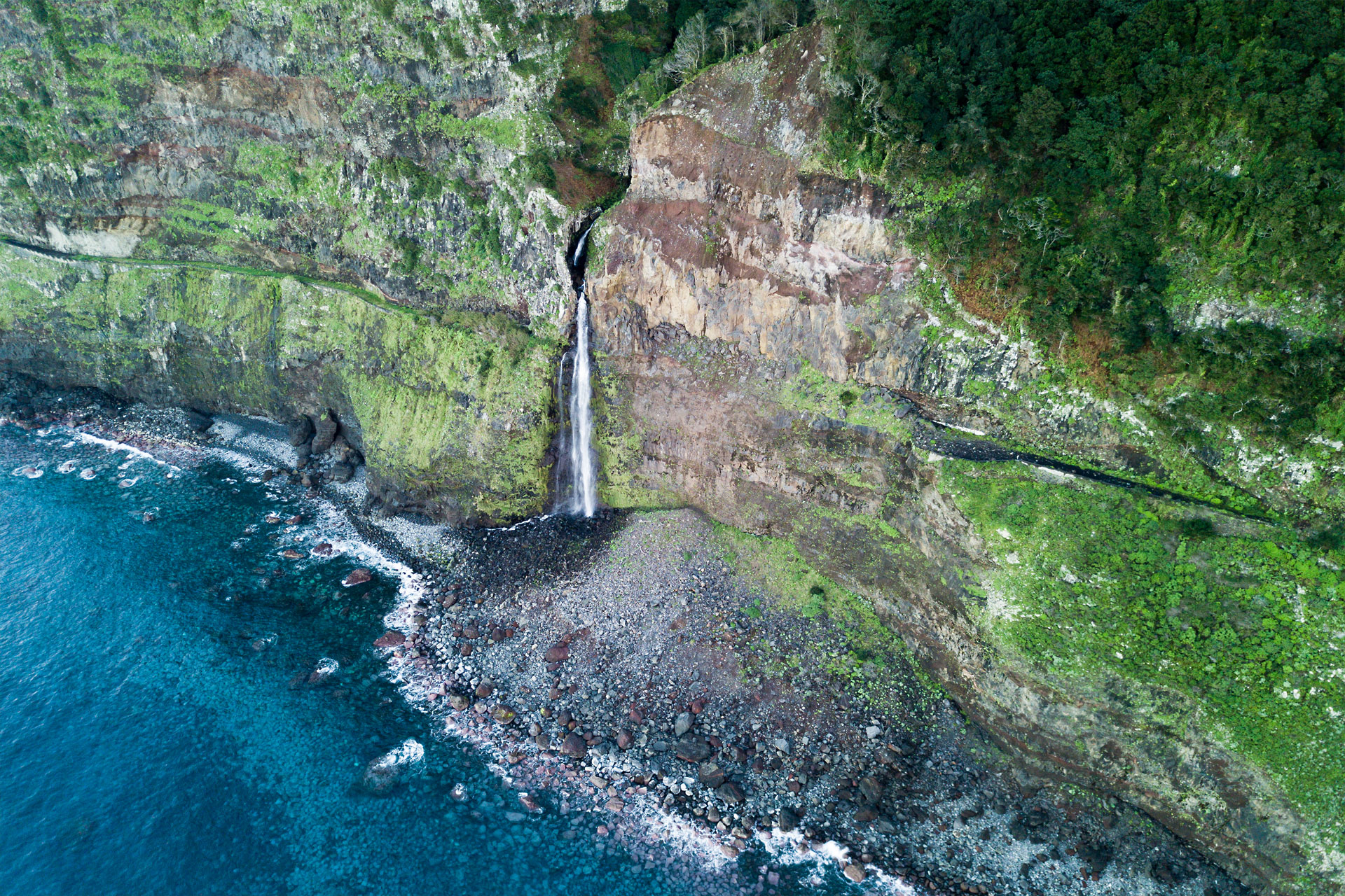 Madeira - Wasserfall in Seixal